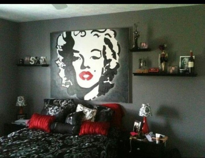 Marilyn monroe bathroom decor