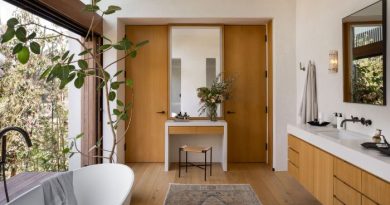 Modern brown bathroom decor