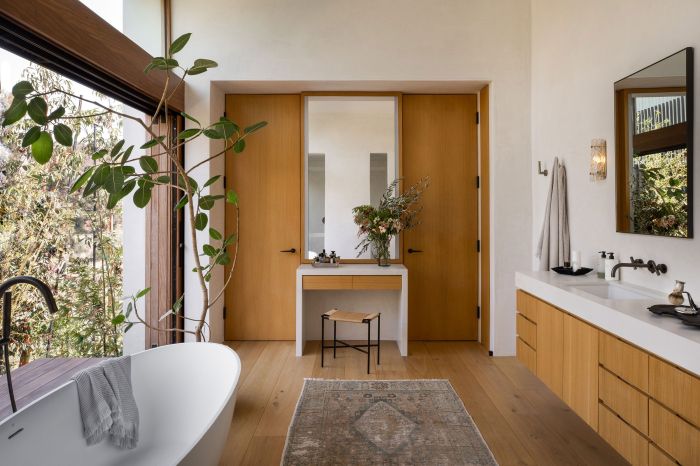 Modern brown bathroom decor